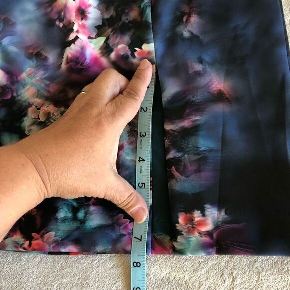 NWOT Bebe Amanda Print Deep V Scuba Mini Dress - Picture 13 of 16